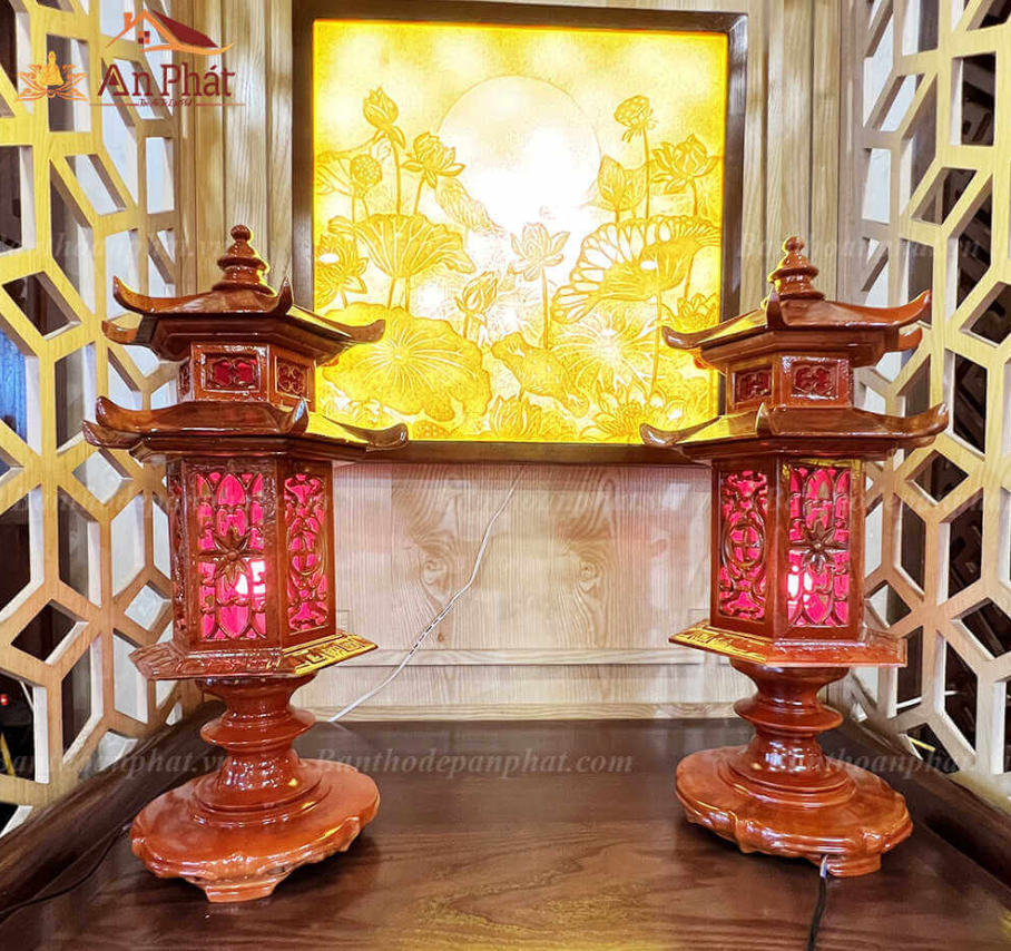 Cặp đèn thờ gỗ hương kiểu tháp.png